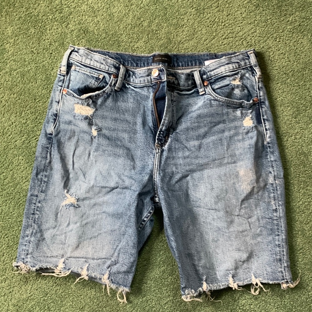 SOLD! Silver Jeans Womens Frisco Knee Short 36x9 1/2